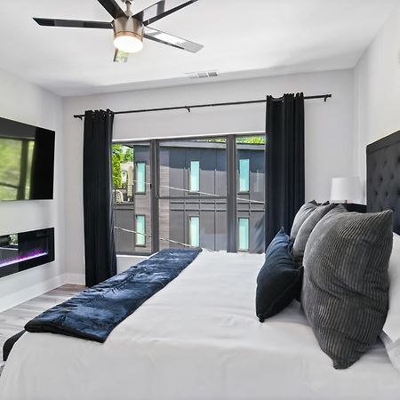THE RED DOOR - Ultra Modern Atlanta Home Exterior foto