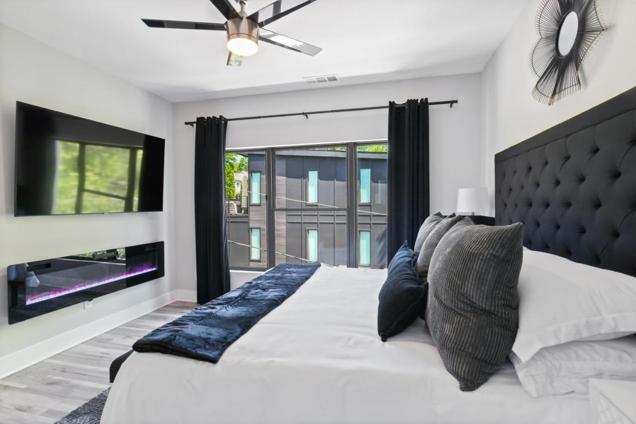 THE RED DOOR - Ultra Modern Atlanta Home Exterior foto