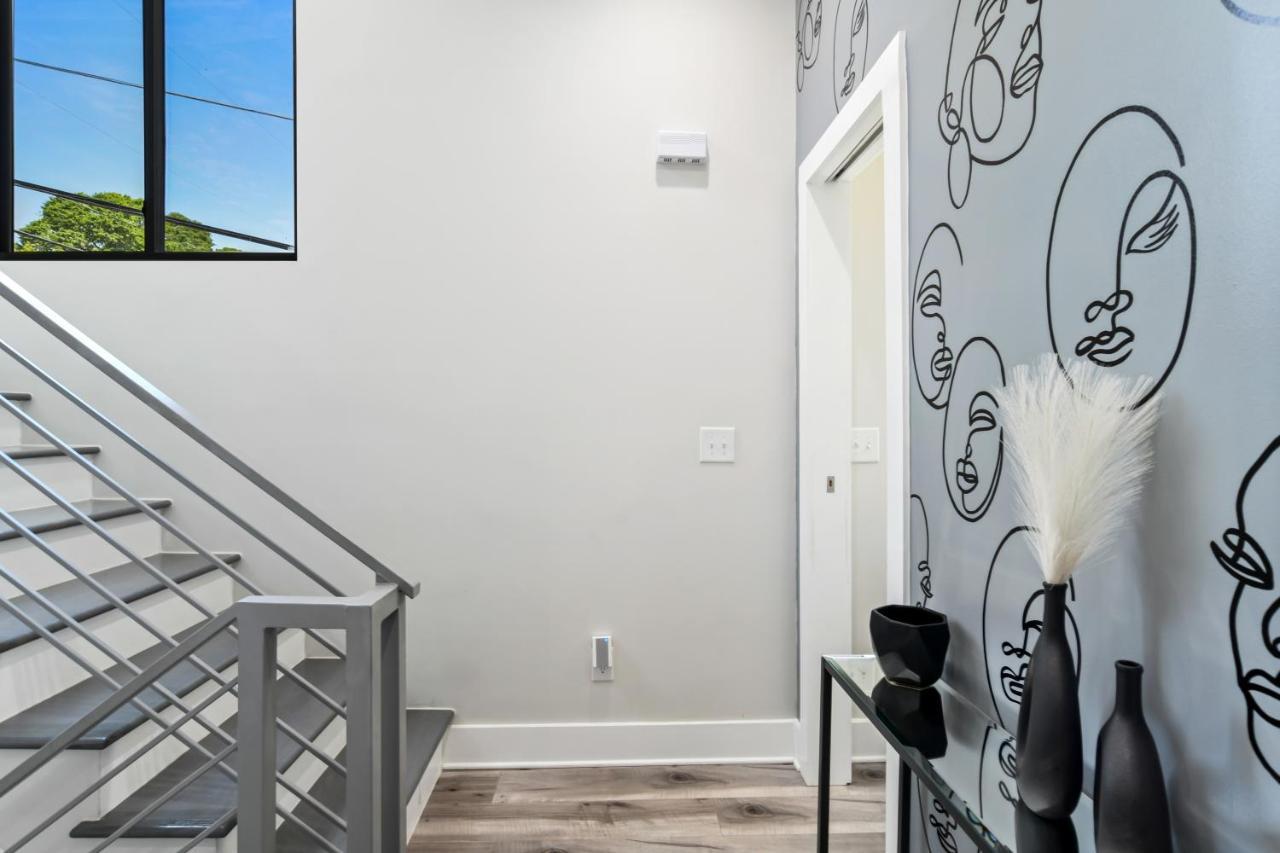 THE RED DOOR - Ultra Modern Atlanta Home Exterior foto