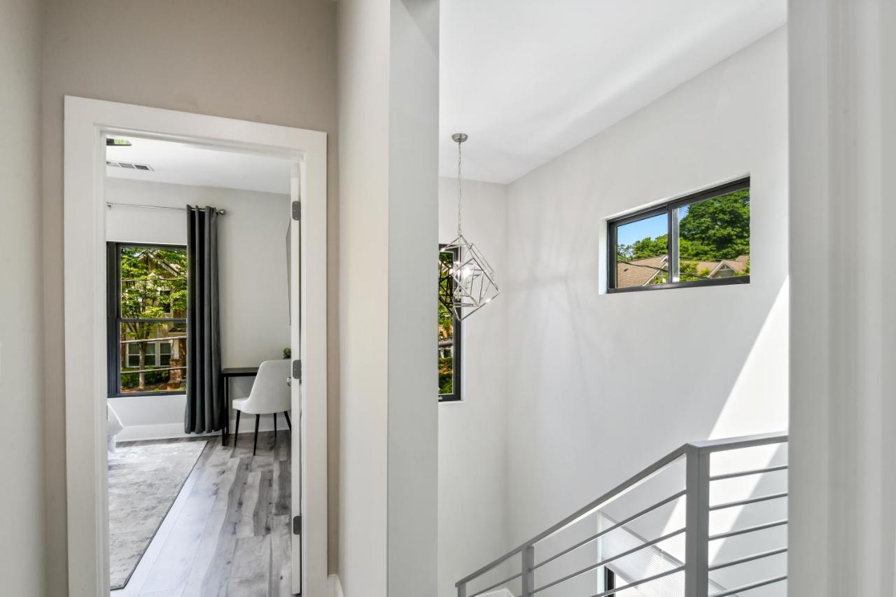 THE RED DOOR - Ultra Modern Atlanta Home Exterior foto